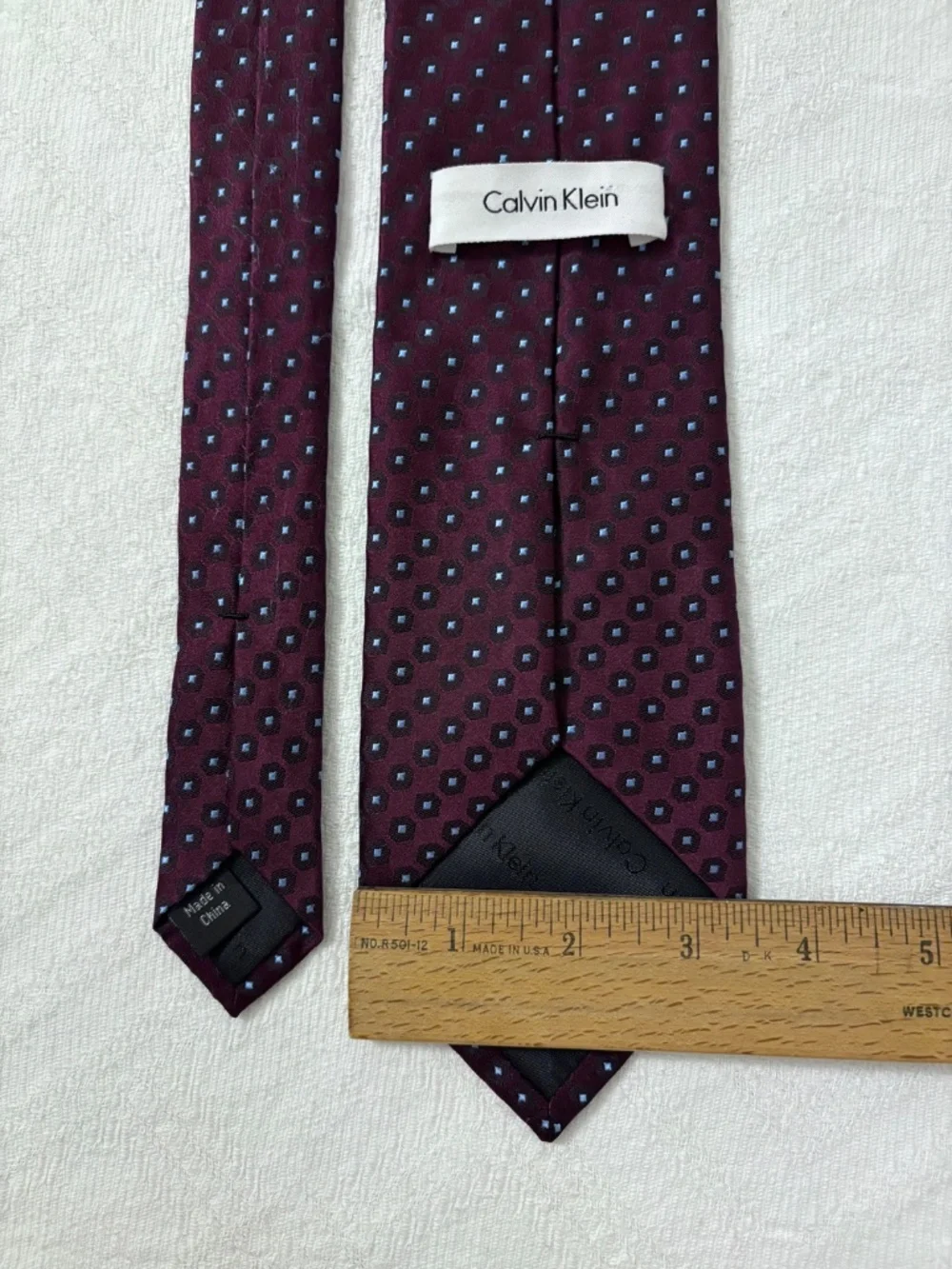 Calvin Klein Burgundy Silk Necktie Classic 3.5” Geometric Dotted Print Tie